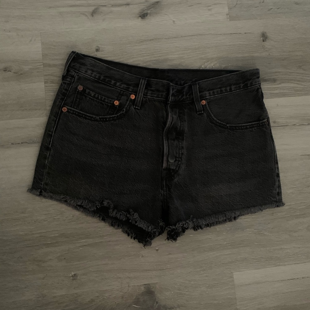 30W Levi’s 501 shorts for women
